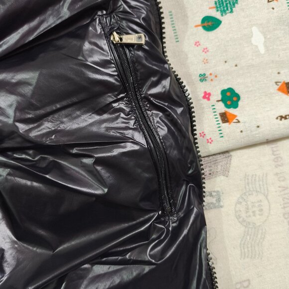 Moncler Shiny Lightweight Casual Warm Down Vest - Picture 12 of 13